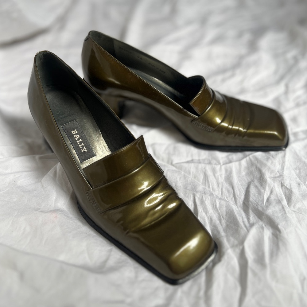 💚Vintage // Bally Olive Green Heeled Loafers💚
